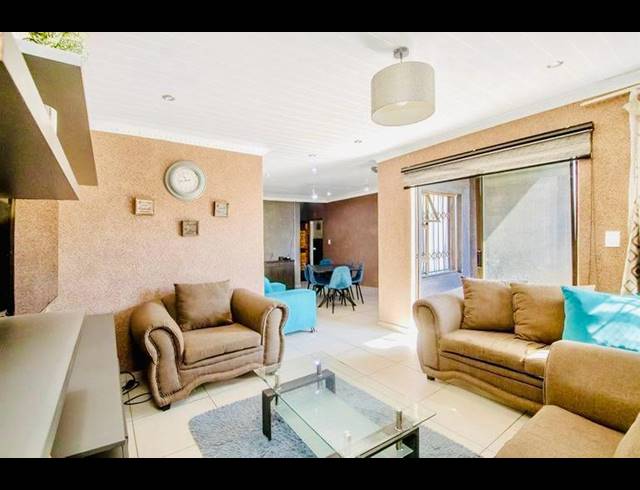 4 BEDROOM HOUSE FOR SALE IN GLEN RIDGE